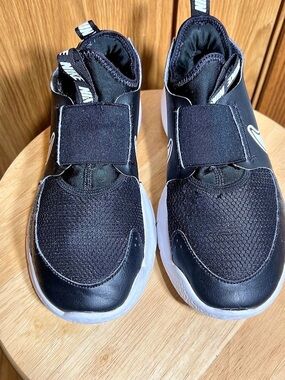 Nike Flex Runner 2 Athletic Shoes Black & White US 5Y